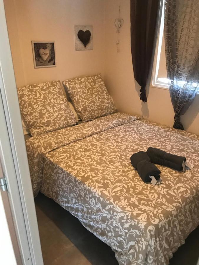 Mobilhome En Face Des Plages Hyères Екстериор снимка